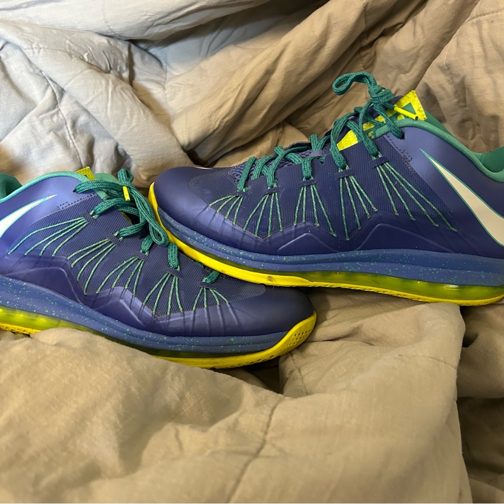 Lebron Men’s Shoe